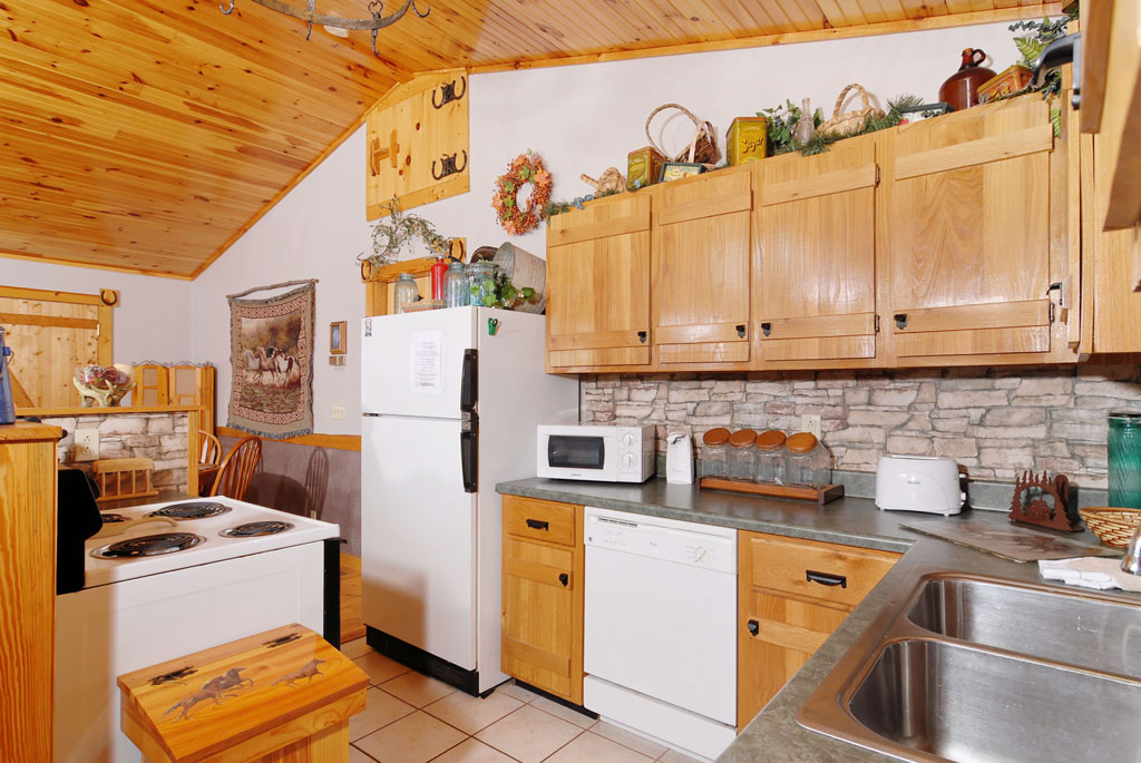 Pigeon Forge Vacation Cabin Rental that features a fully Equipped Kitchen that has a dishwasher refridgerator and a coffee maker